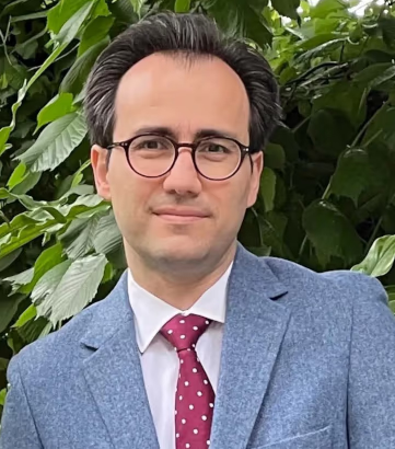 Dr Arash Kahrom